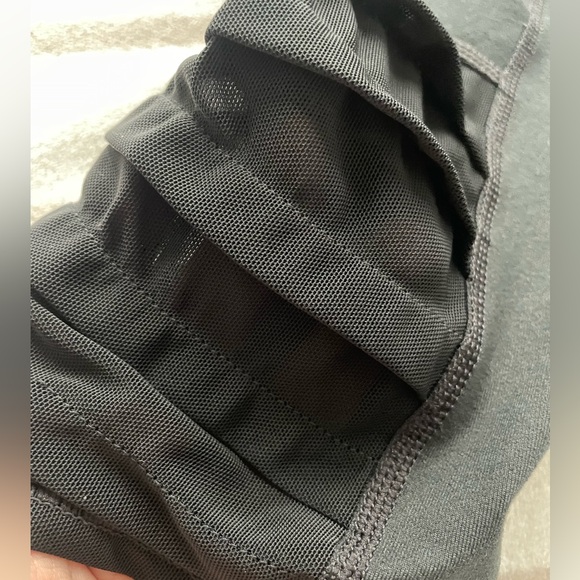 VGUC Fabletics Women’s Black Capri Tights Leggings w/ Mesh Detail Size Medium M - Picture 2 of 11